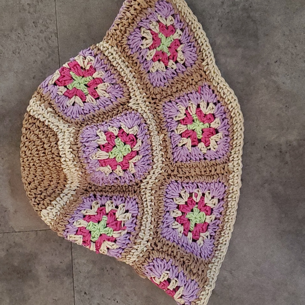 Nwt Bcbg crochet bucket hat